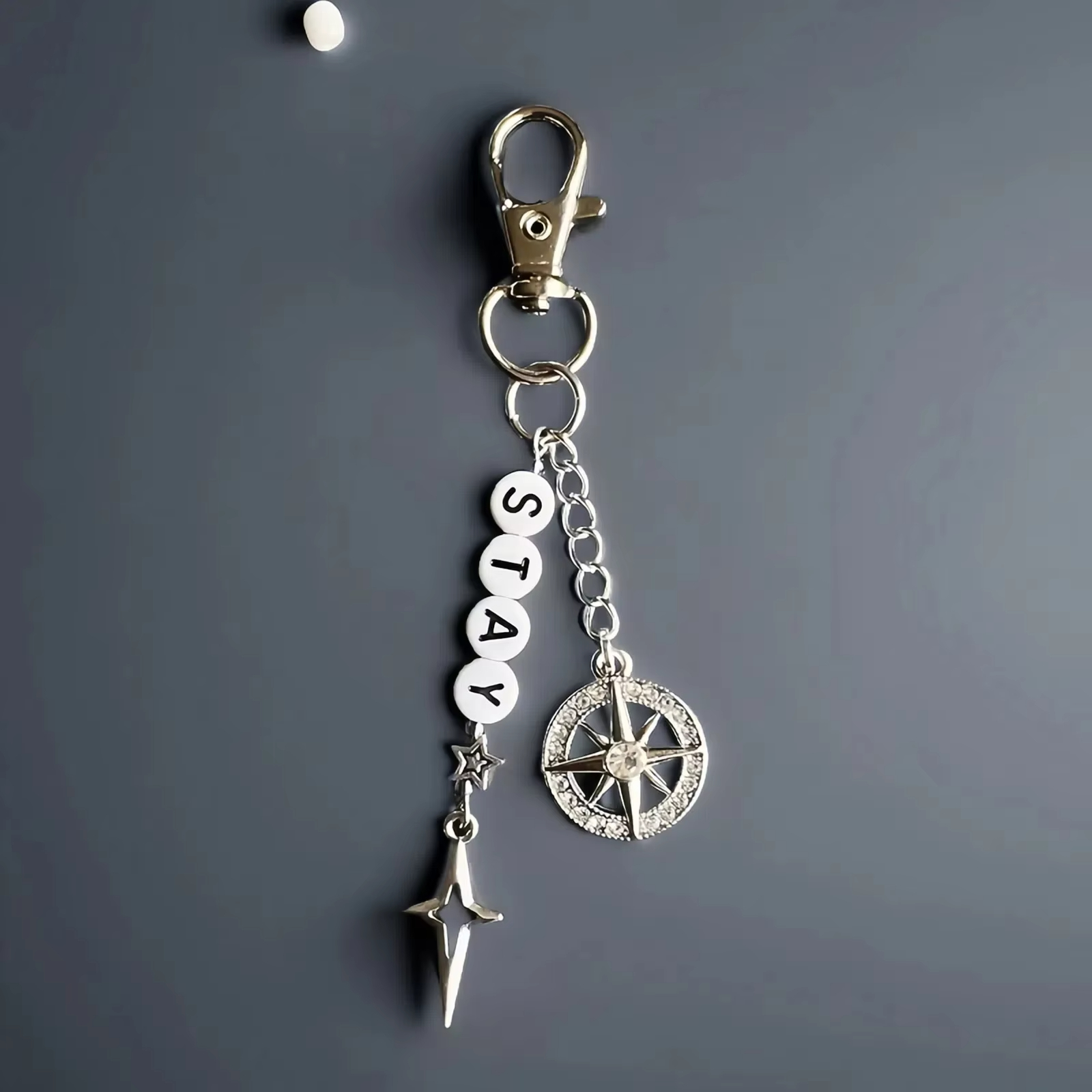 Phone Accessories Ideas - ハンドメイドのStray Kids（SKZ）K-POPビーズキーホルダー/キーリング、コンサートアクセサリー、ジュエリー、ギフトアイデア、SKZスマホバッグチャーム