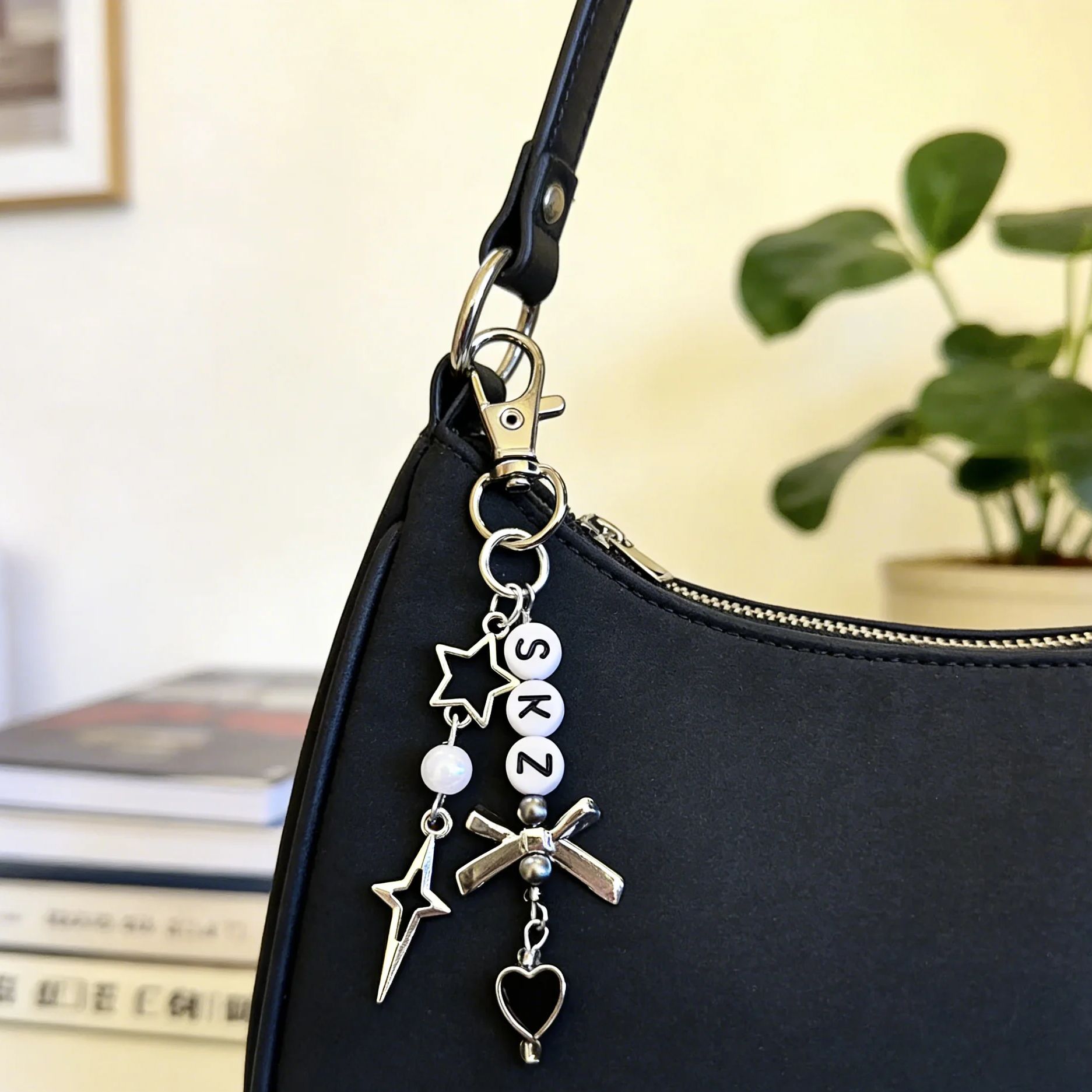 Phone Accessories Ideas - SKZ ステイ K-POP ビーズキーホルダー/キーリング | コンサートアクセサリー、ジュエリー、ギフトアイデア、スマホケースチャーム