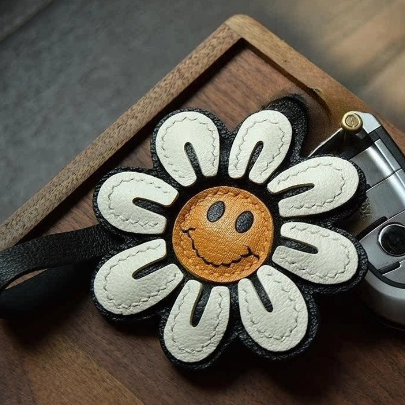 1個のひまわりの楽しい顔の花のキーホルダー、フェイクレザーの - Phone Accessories Ideas のレビューと価格